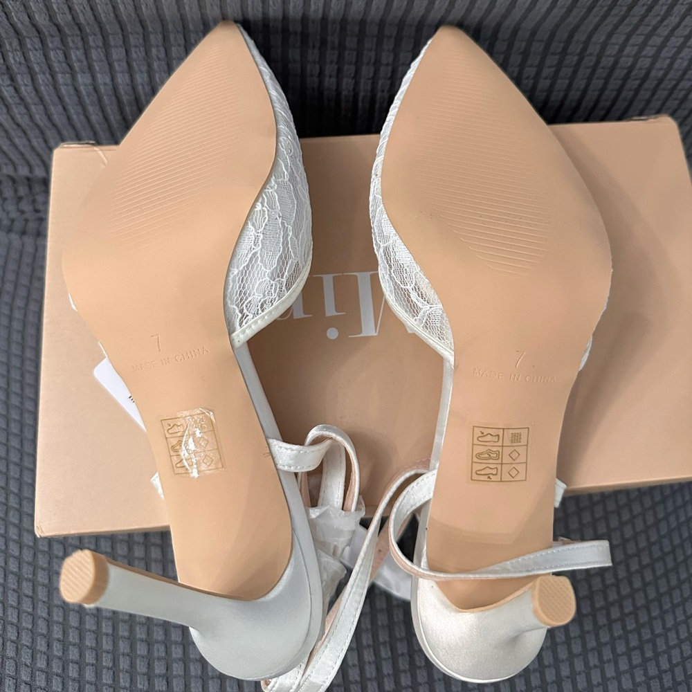 POINTED TOE HEELED PUMPS IN WHITE LACE -NWT - Picture 9 of 13